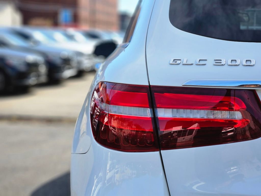 Used 2019 Mercedes-Benz GLC 300 4MATIC image 9