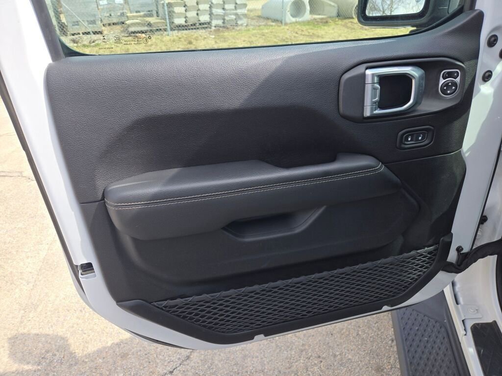 Used 2020 Jeep Gladiator Overland image 12