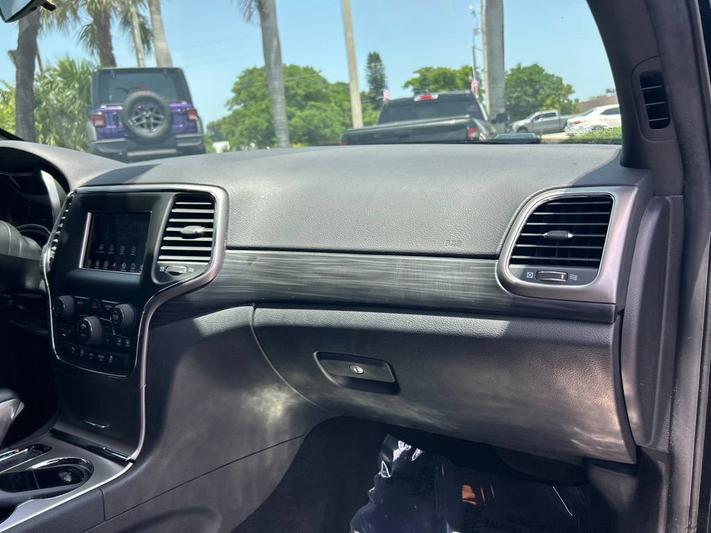 Used 2021 Jeep Grand Cherokee Laredo RWD image 23