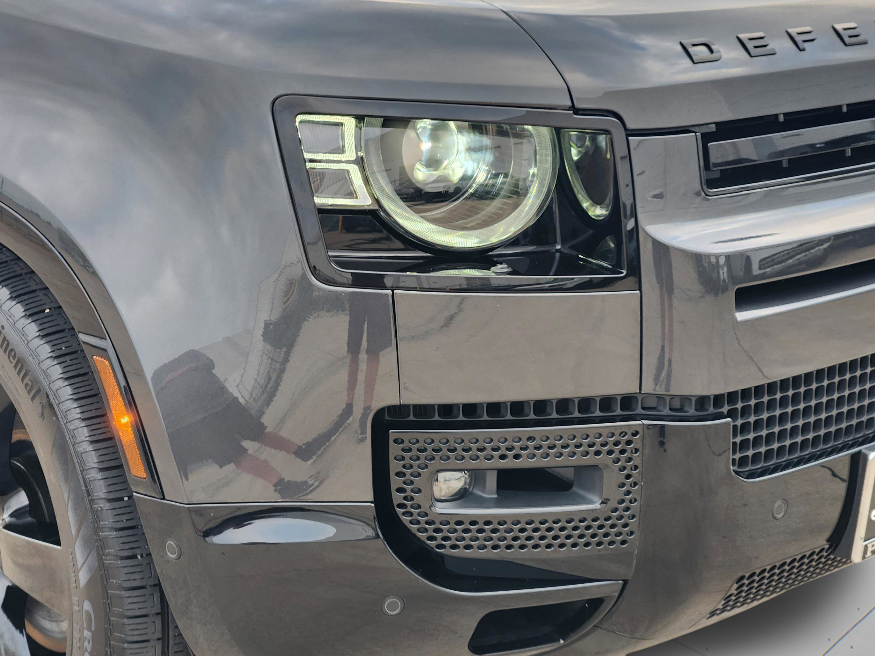 Certified 2025 Land Rover Defender 110 X-Dynamic SE image 8