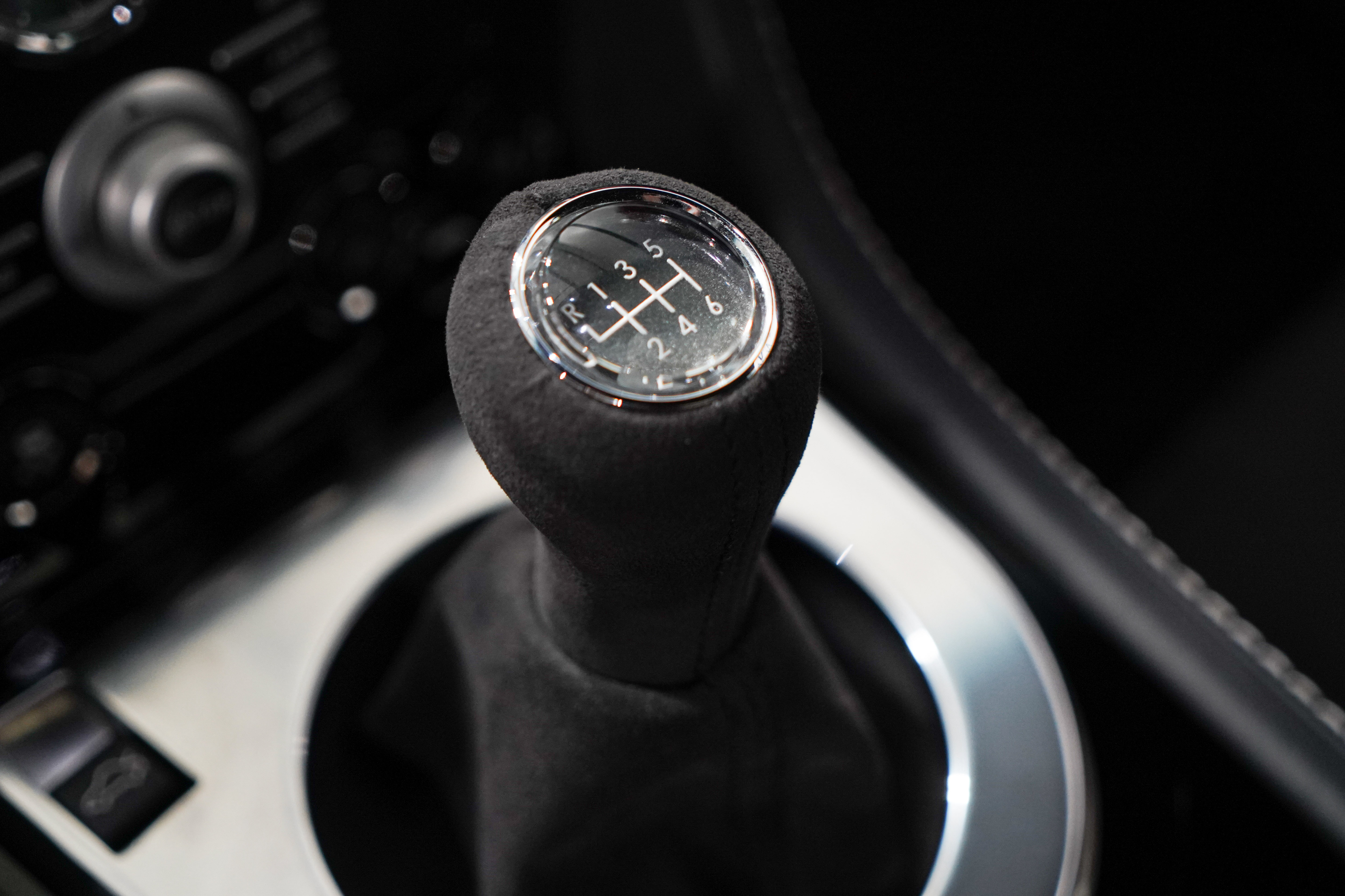 Used 2011 Aston Martin V12 Vantage Carbon Black RWD image 13