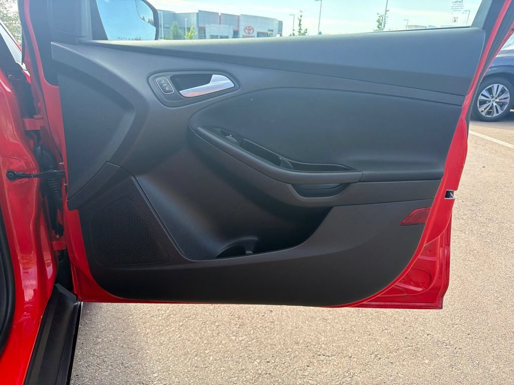 Used 2015 Ford Focus SE FWD image 8