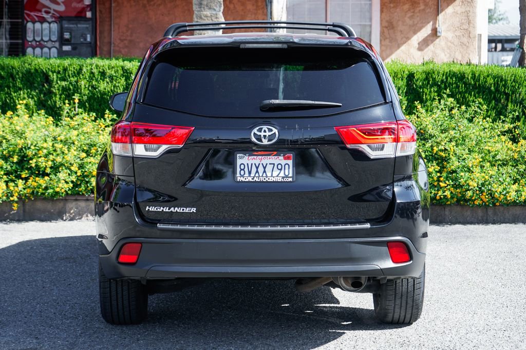 Used 2017 Toyota Highlander LE FWD image 7