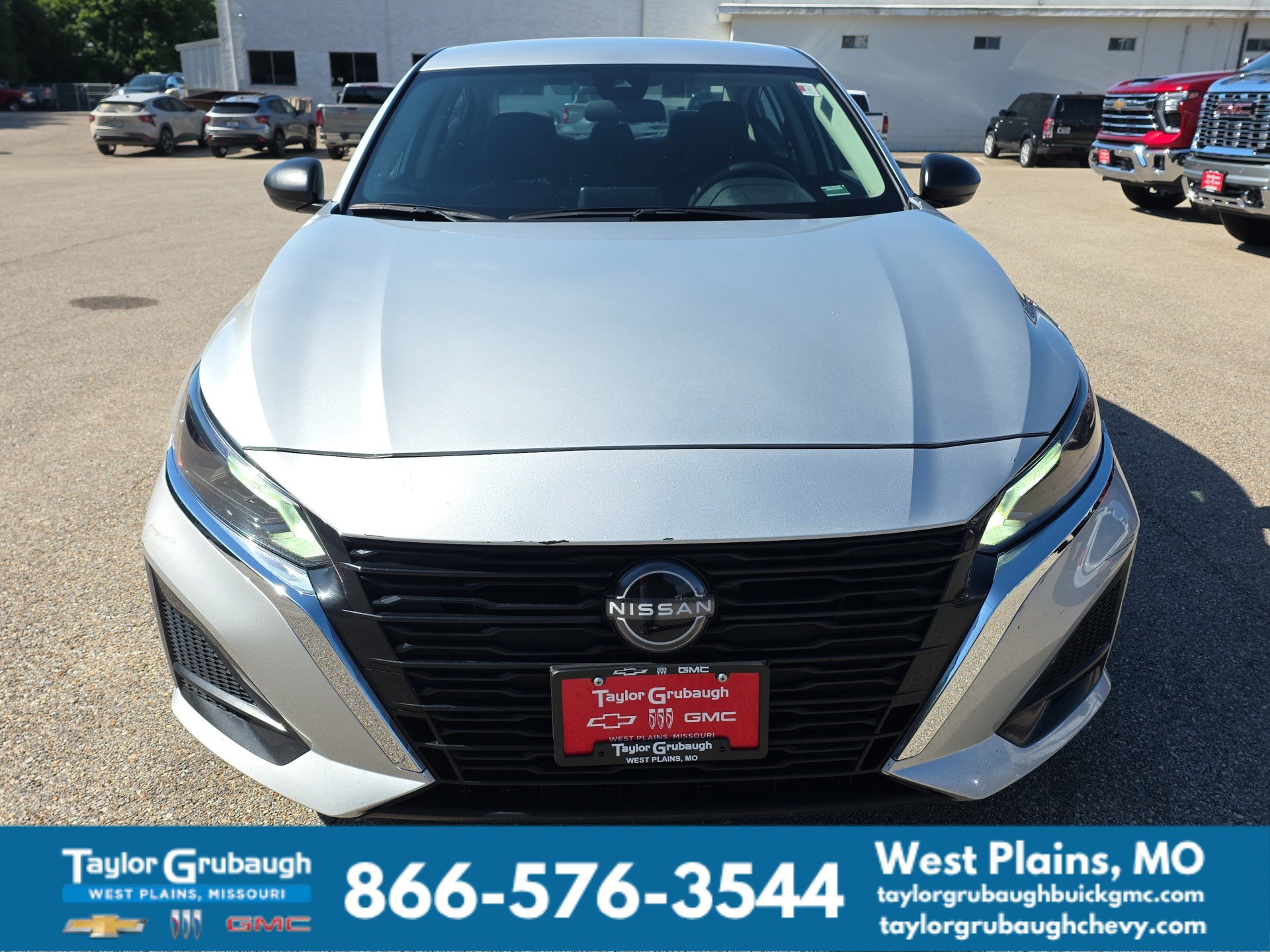 Used 2024 Nissan Altima 2.5 SV FWD image 3