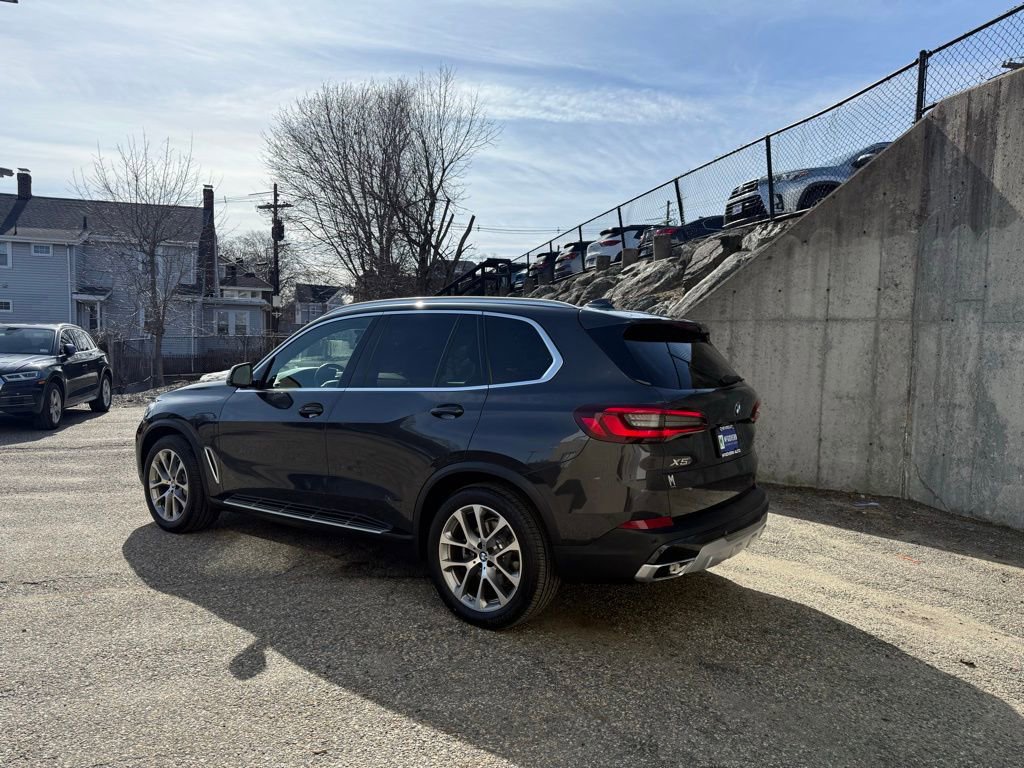 Used 2021 BMW X5 xDrive45e w/ Executive Package image 3