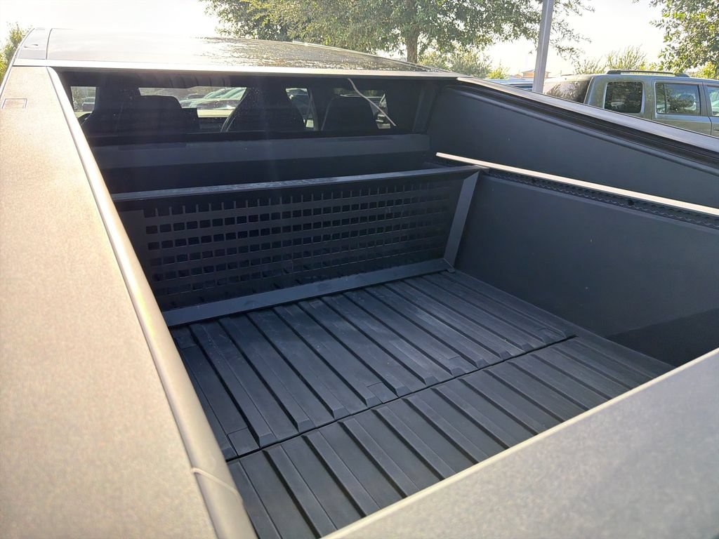 Used 2024 Tesla Cybertruck AWD Crew Cab image 37