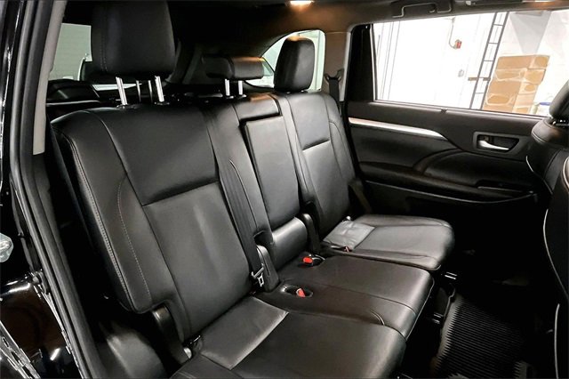 Used 2019 Toyota Highlander XLE image 24