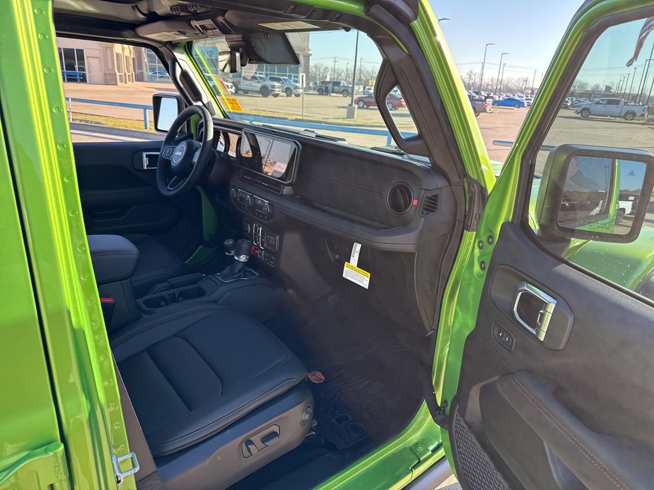 Used 2025 Jeep Wrangler Unlimited Rubicon image 15