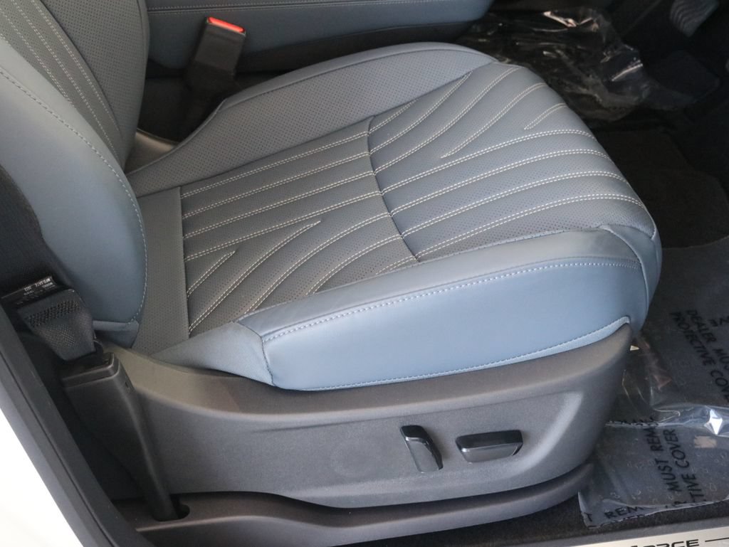 Used 2024 Nissan Ariya AWD image 50