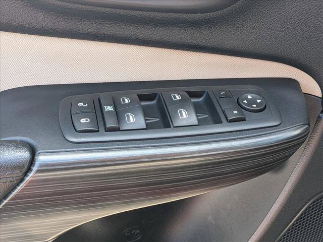 Used 2016 Jeep Cherokee Sport image 13