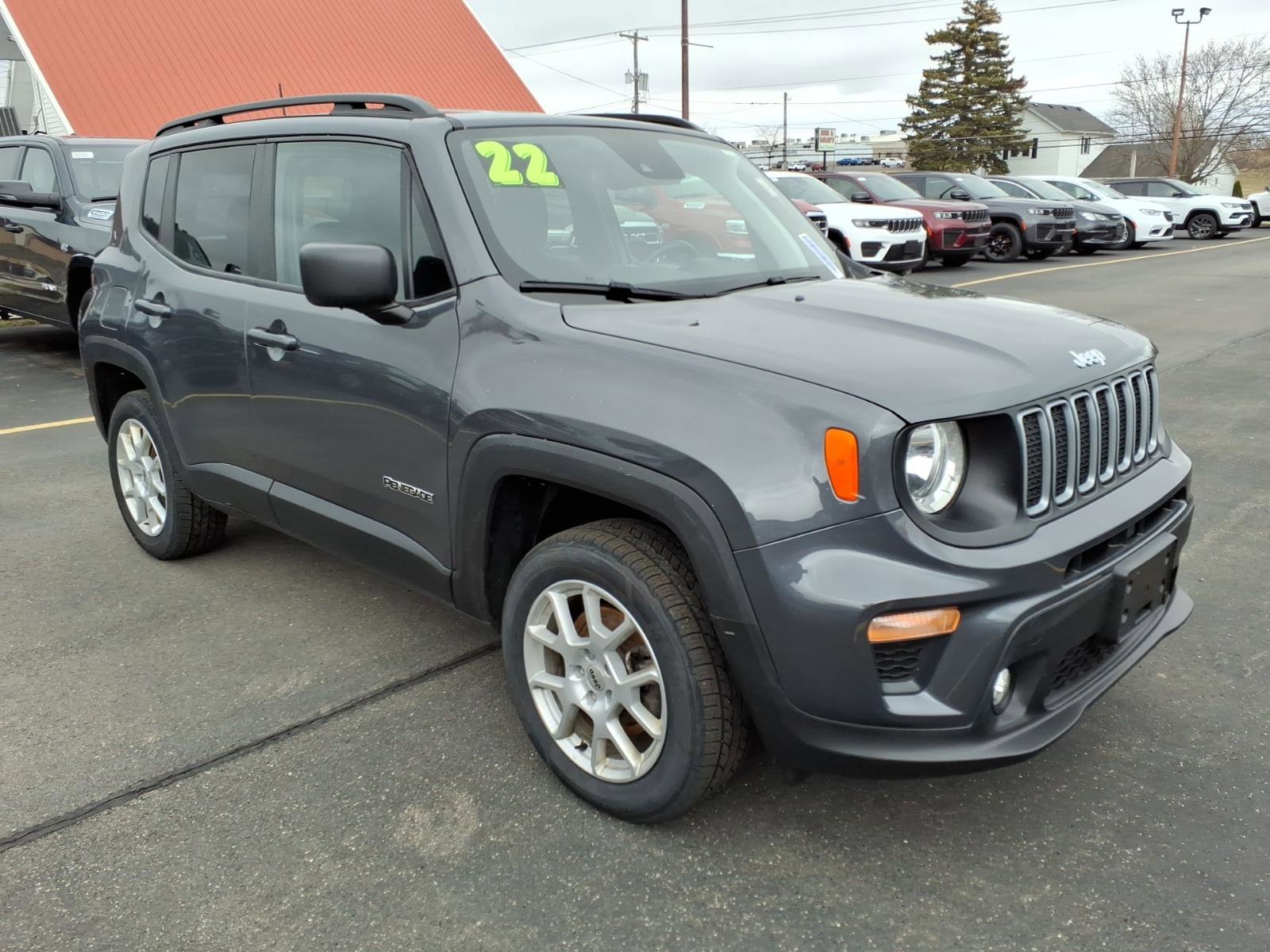 Used 2022 Jeep Renegade Latitude w/ Convenience Group image 3
