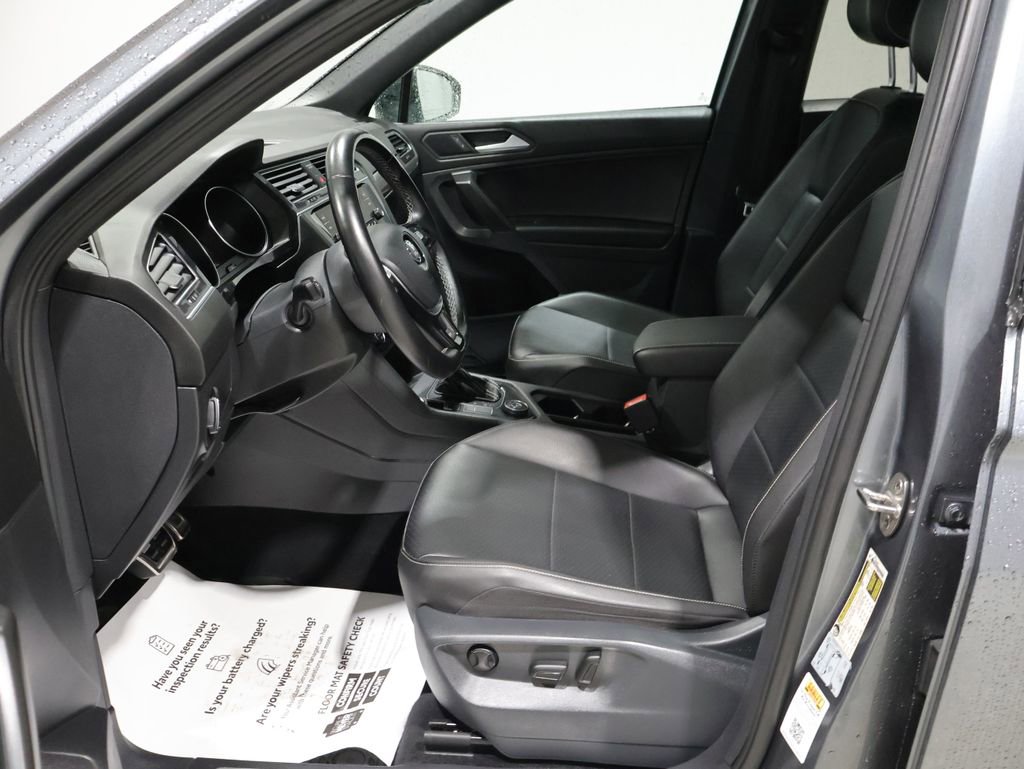 Used 2021 Volkswagen Tiguan SE R-Line image 11
