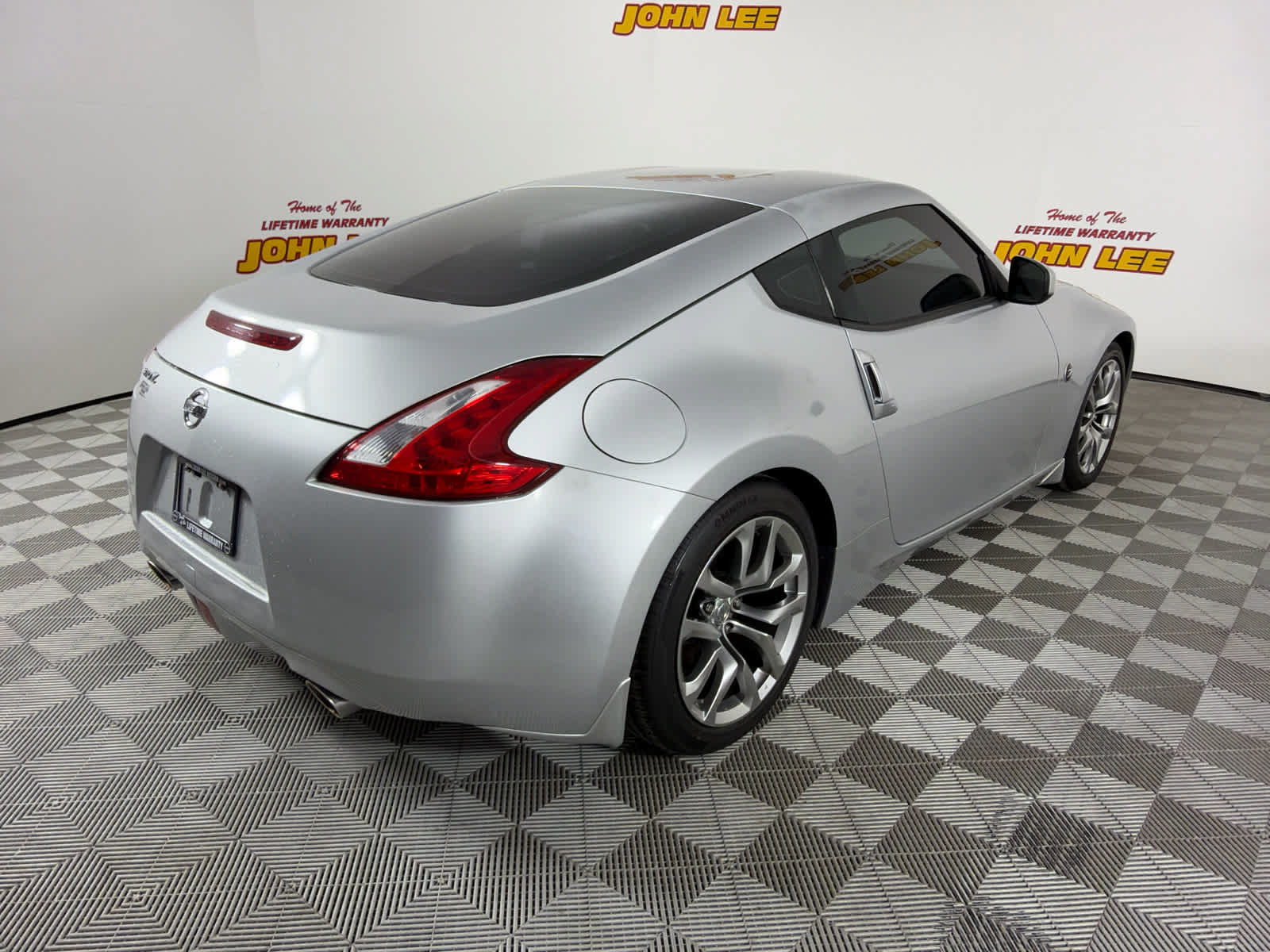 Used 2014 Nissan 370Z Coupe RWD image 6