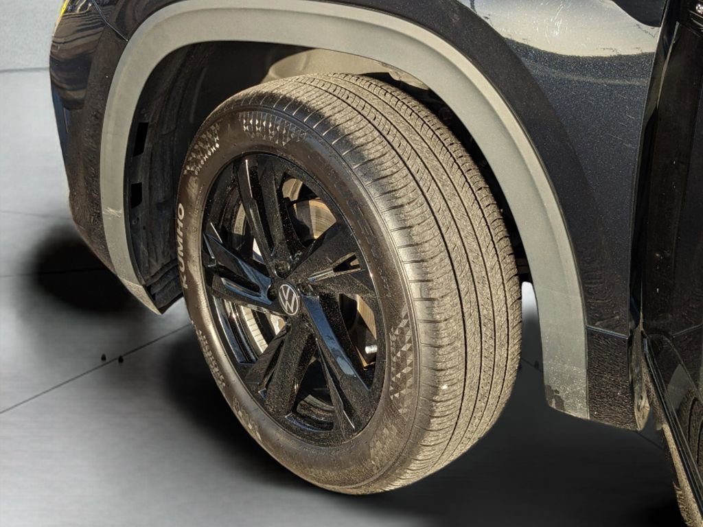Certified 2025 Volkswagen Atlas Cross Sport SEL R-Line AWD/4WD image 34
