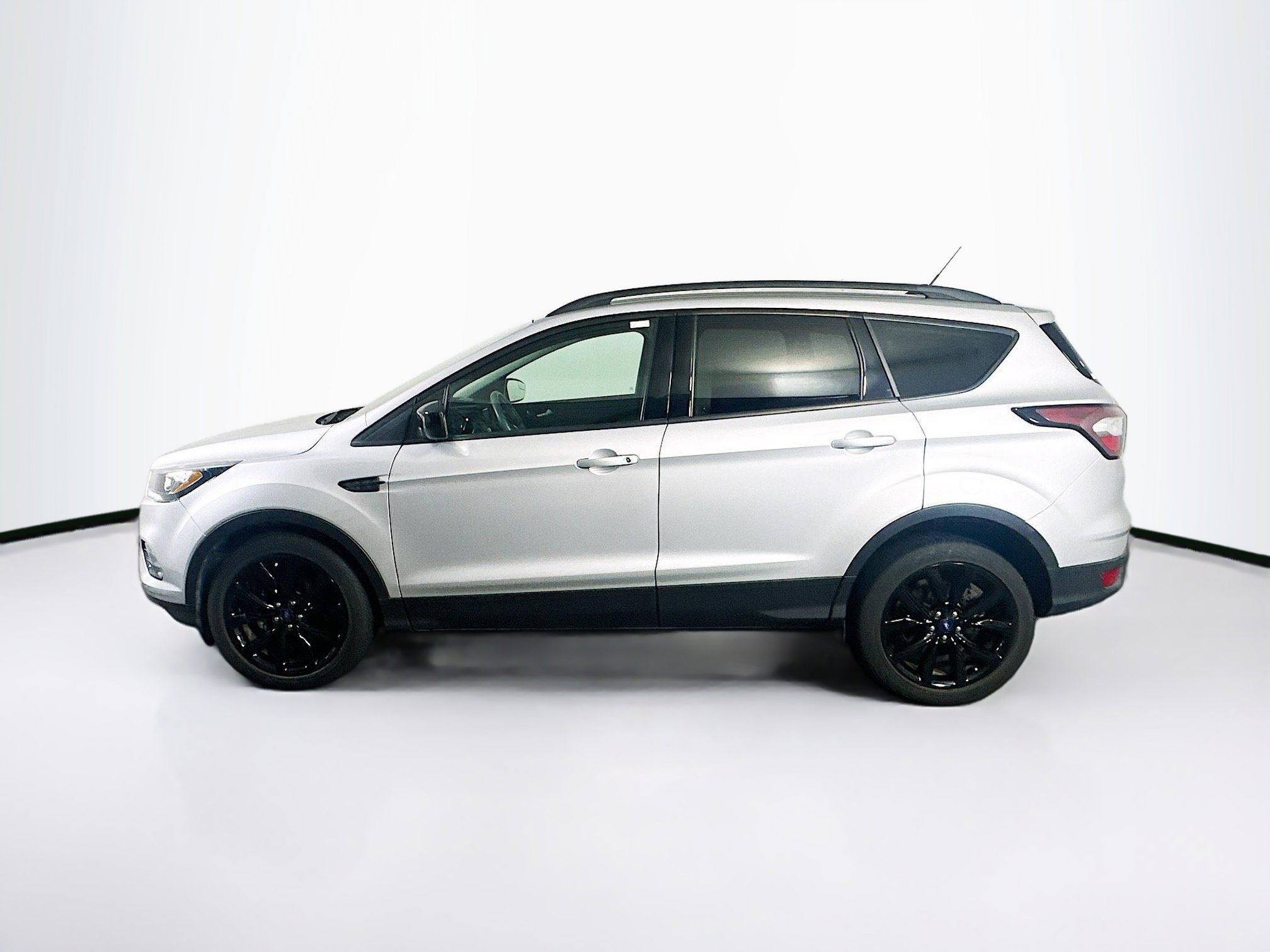 Used 2018 Ford Escape SEL w/ SEL Sport Appearance Package FWD image 4