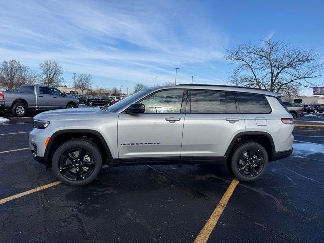 New 2025 Jeep Grand Cherokee L Limited w/ Black Appearance Package image 4