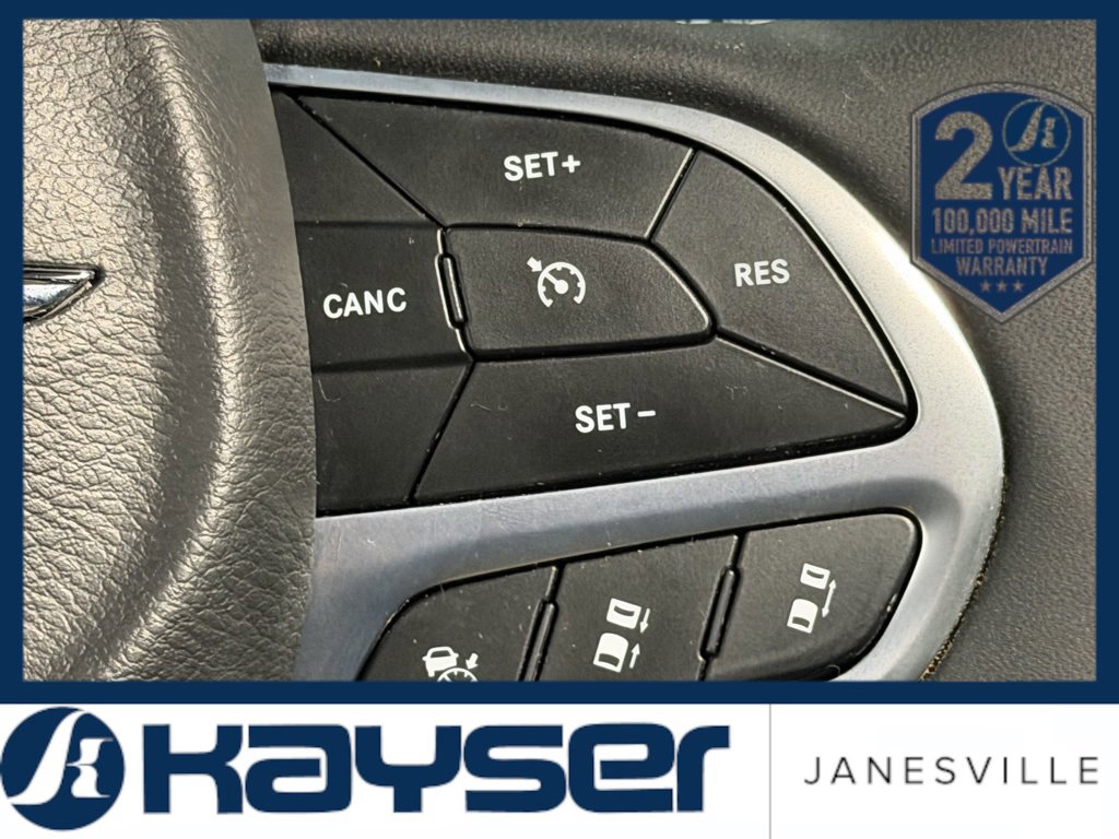 Used 2022 Chrysler Pacifica Touring-L w/ Uconnect Theater Family Group image 34