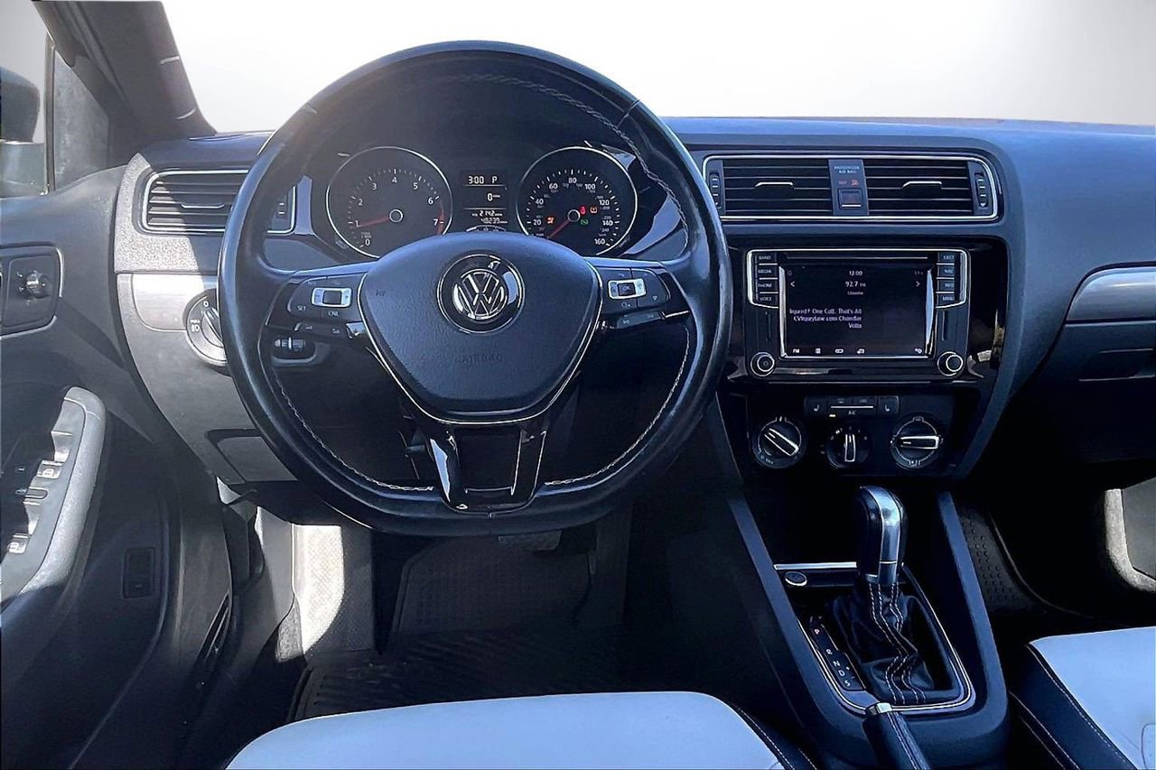 Used 2016 Volkswagen Jetta Sport image 12