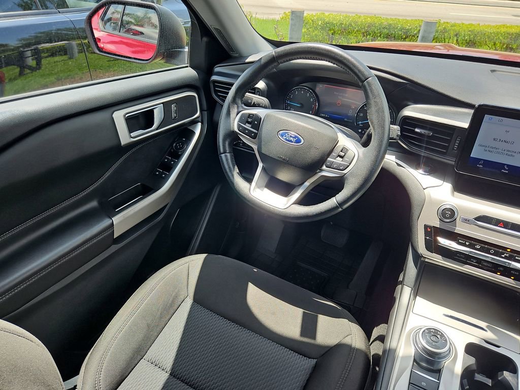 Used 2022 Ford Explorer XLT image 8