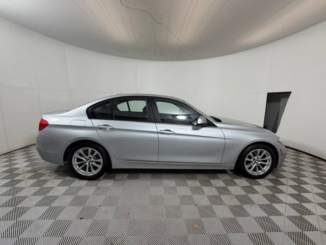 Used 2016 BMW 320i xDrive Sedan AWD/4WD image 8