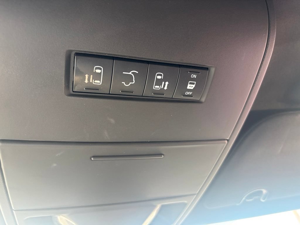 Used 2018 Dodge Grand Caravan SXT FWD image 19