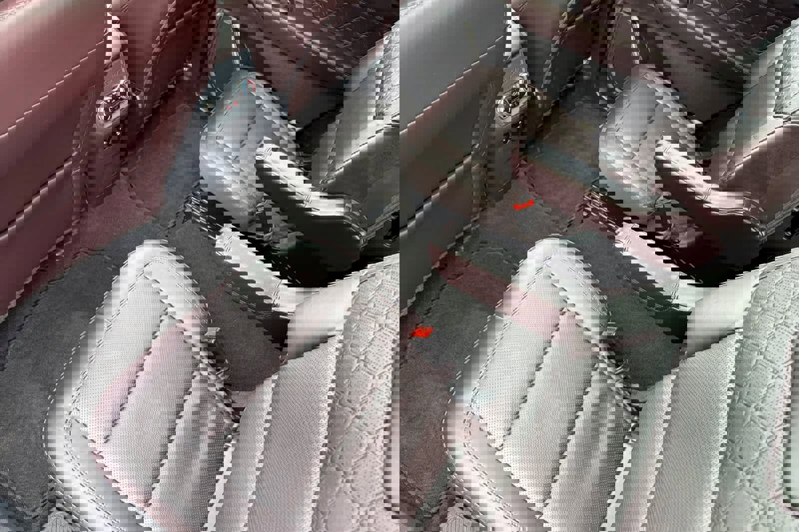 Certified 2025 Ford Explorer Platinum w/ LUX Leather Package image 4