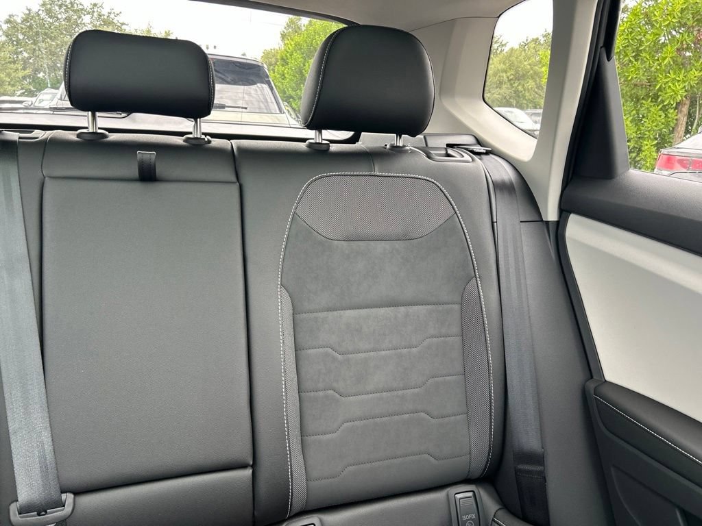 New 2026 Volkswagen Taos SE w/ Panoramic Sunroof Package FWD image 14