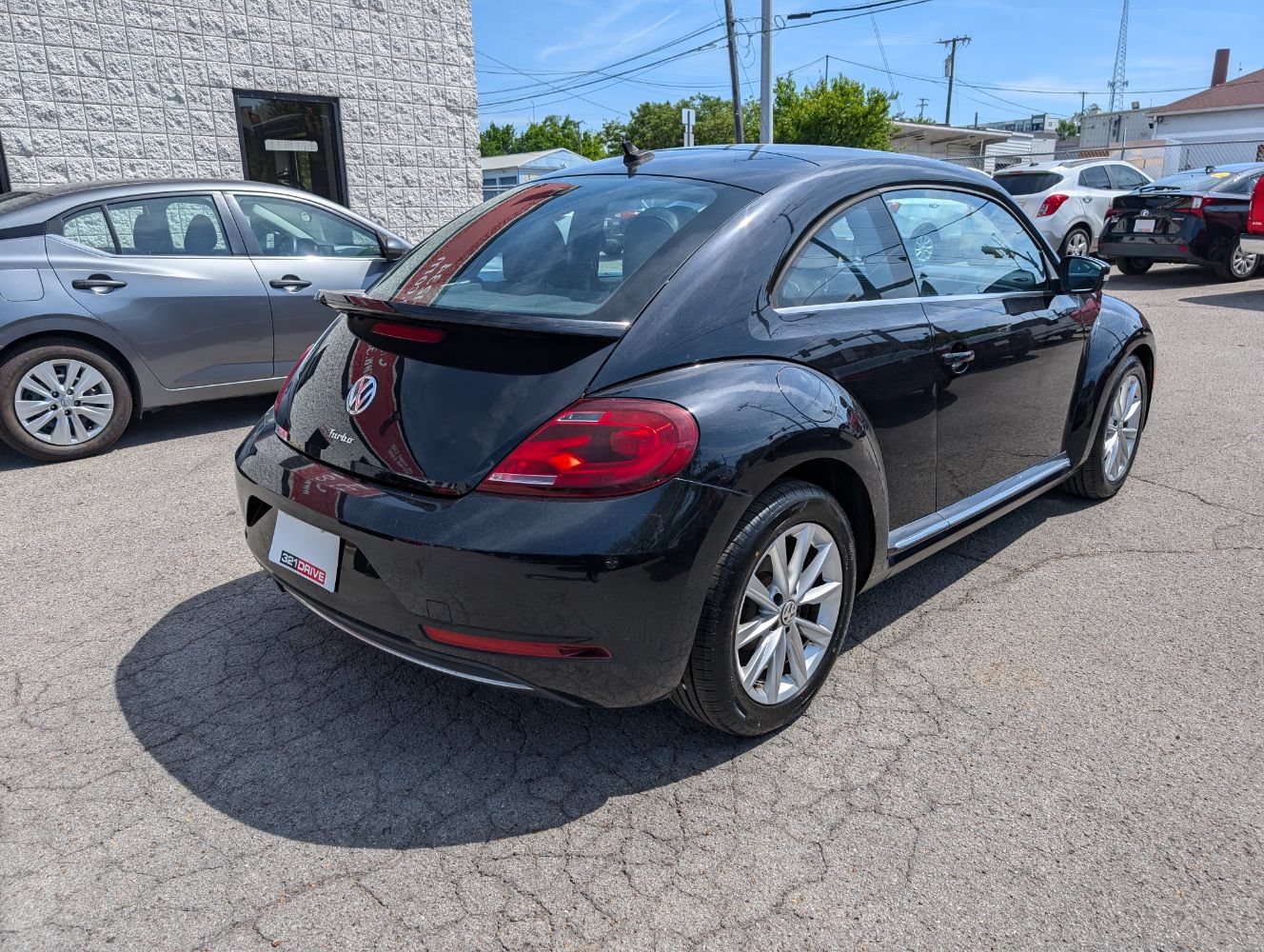 Used 2019 Volkswagen Beetle 2.0T SE FWD image 6