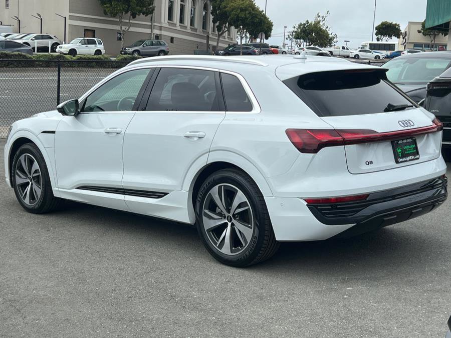 Used 2024 Audi Q8 e-tron Premium Plus w/ Premium Plus Package image 7