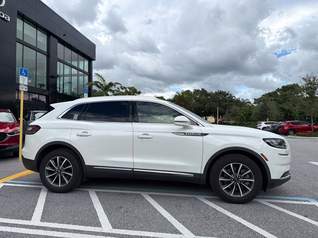 Used 2022 Lincoln Nautilus FWD image 5
