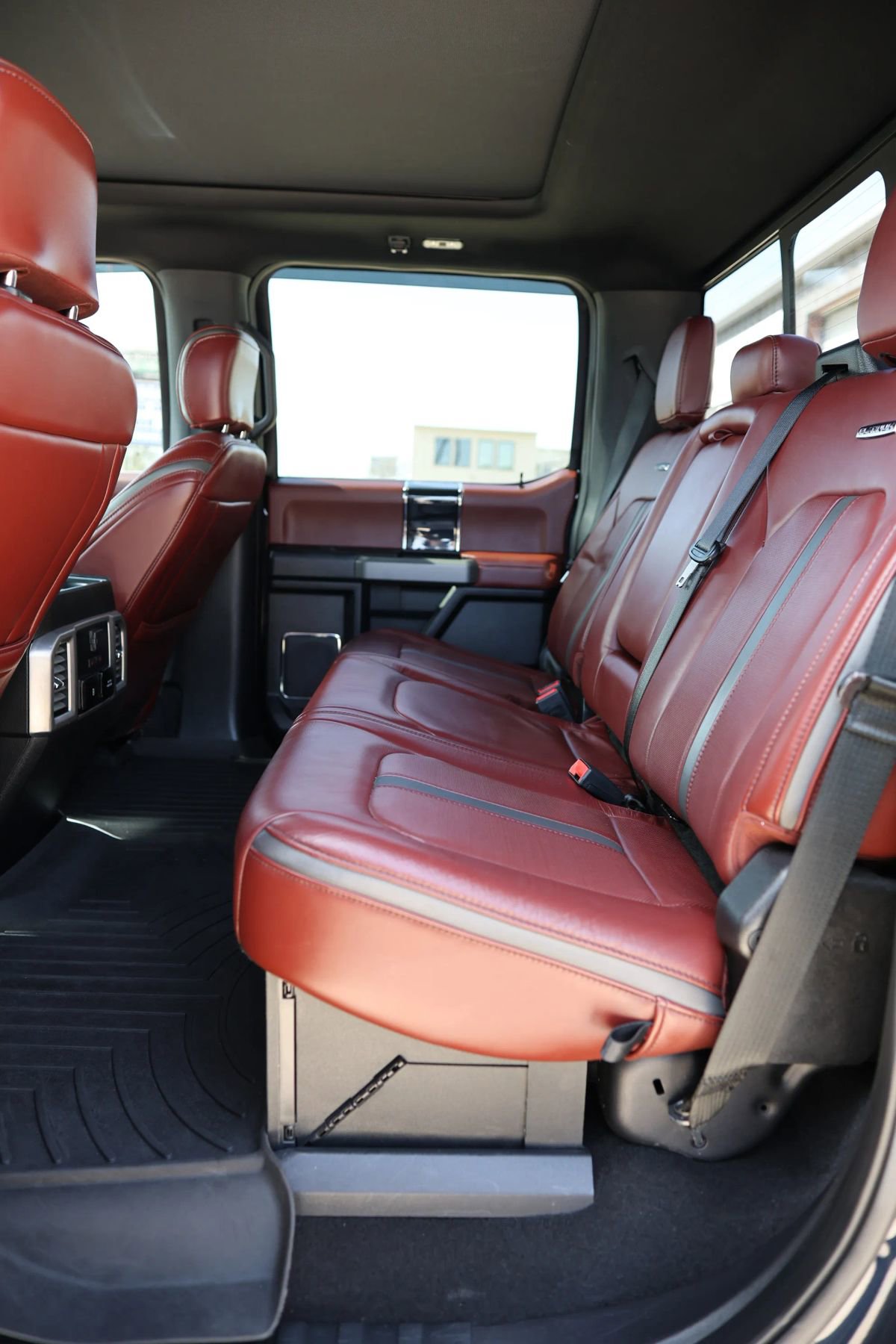 Used 2021 Ford F350 Platinum w/ Tremor Off-Road Package image 38