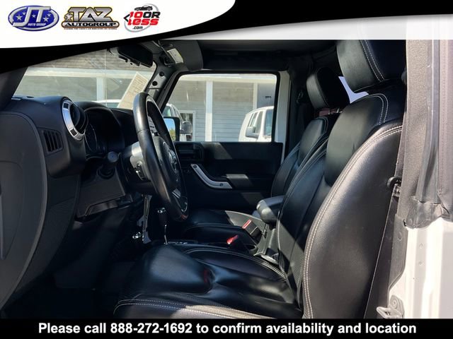 Used 2017 Jeep Wrangler Sahara w/ Connectivity Group AWD/4WD image 9