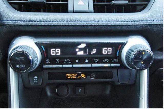 Used 2022 Toyota RAV4 SE image 5