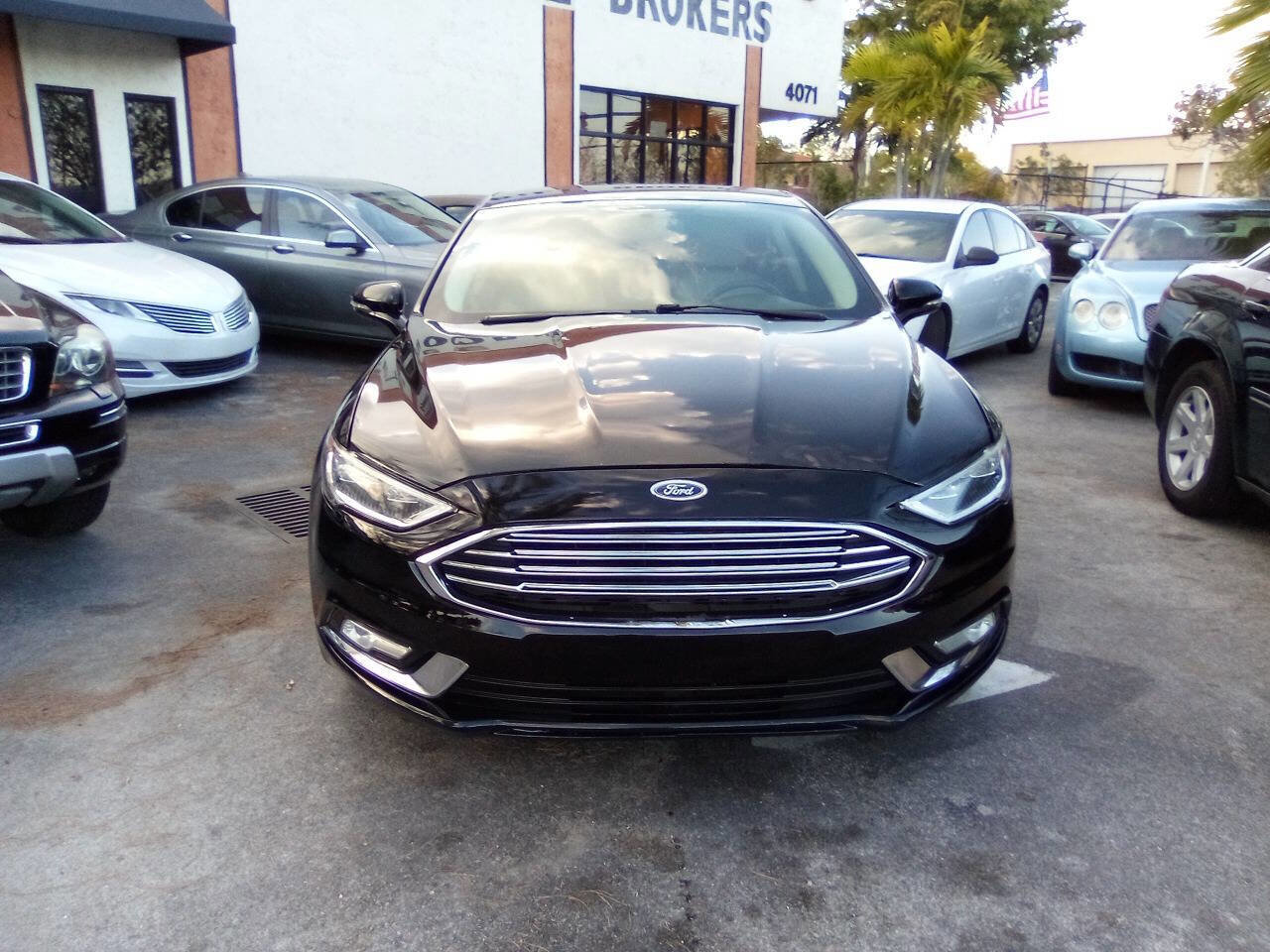 Used 2017 Ford Fusion Titanium image 2