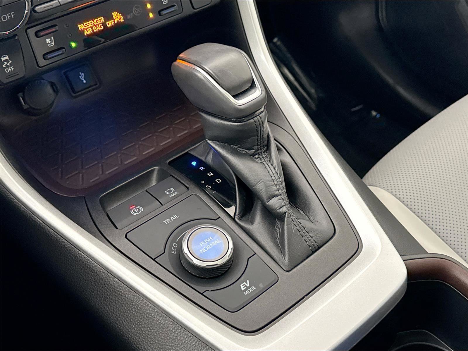 Used 2022 Toyota RAV4 Limited image 26