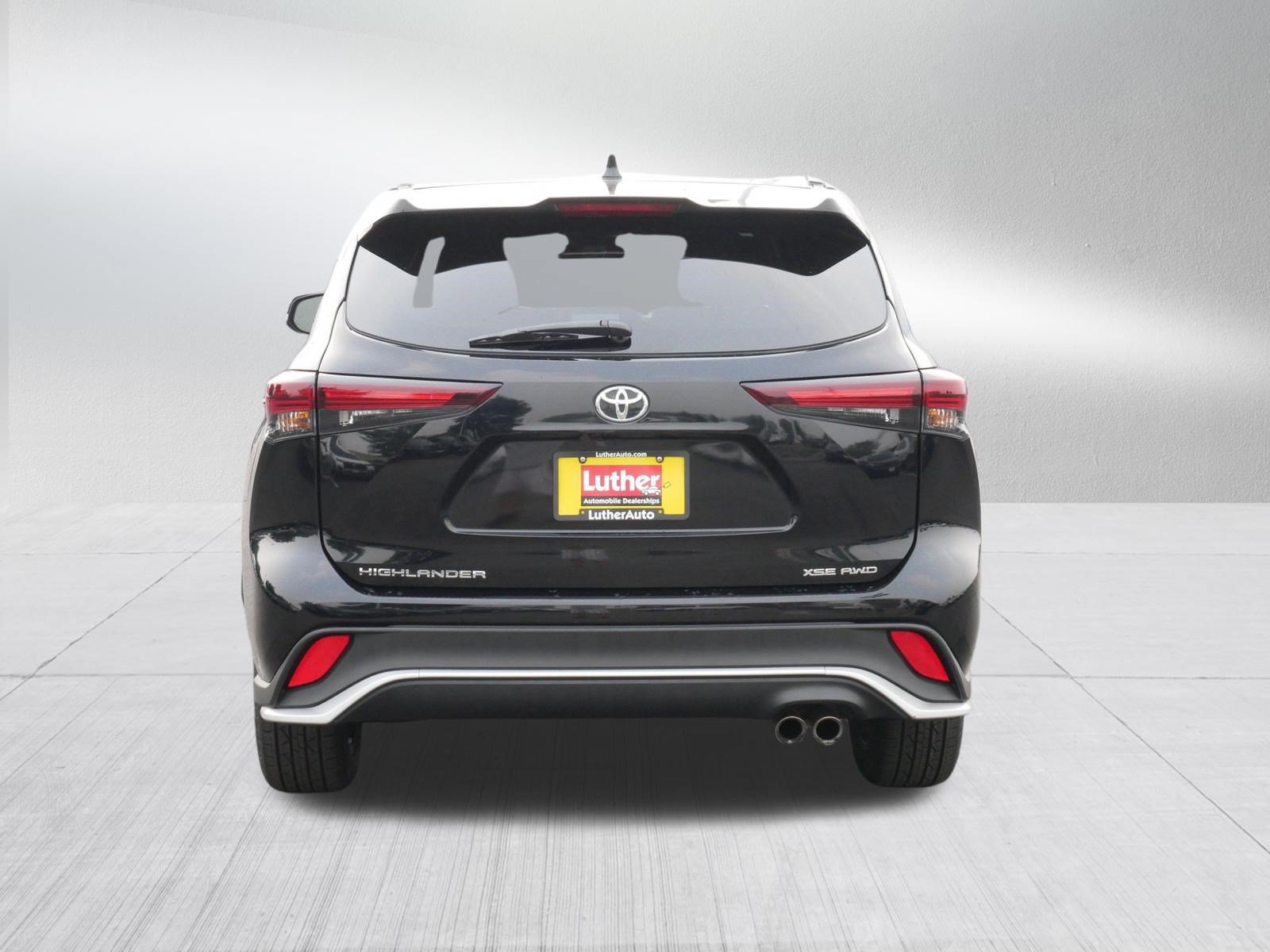 Used 2025 Toyota Highlander XSE AWD/4WD image 6