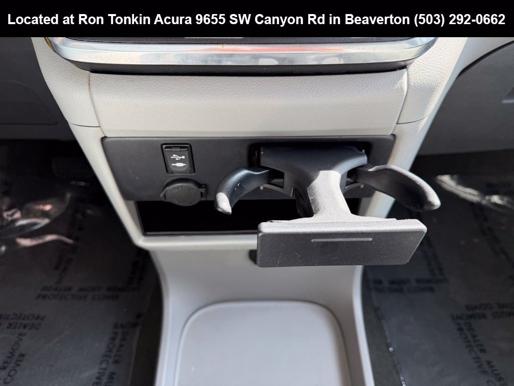 Used 2017 Toyota Sienna LE FWD image 23