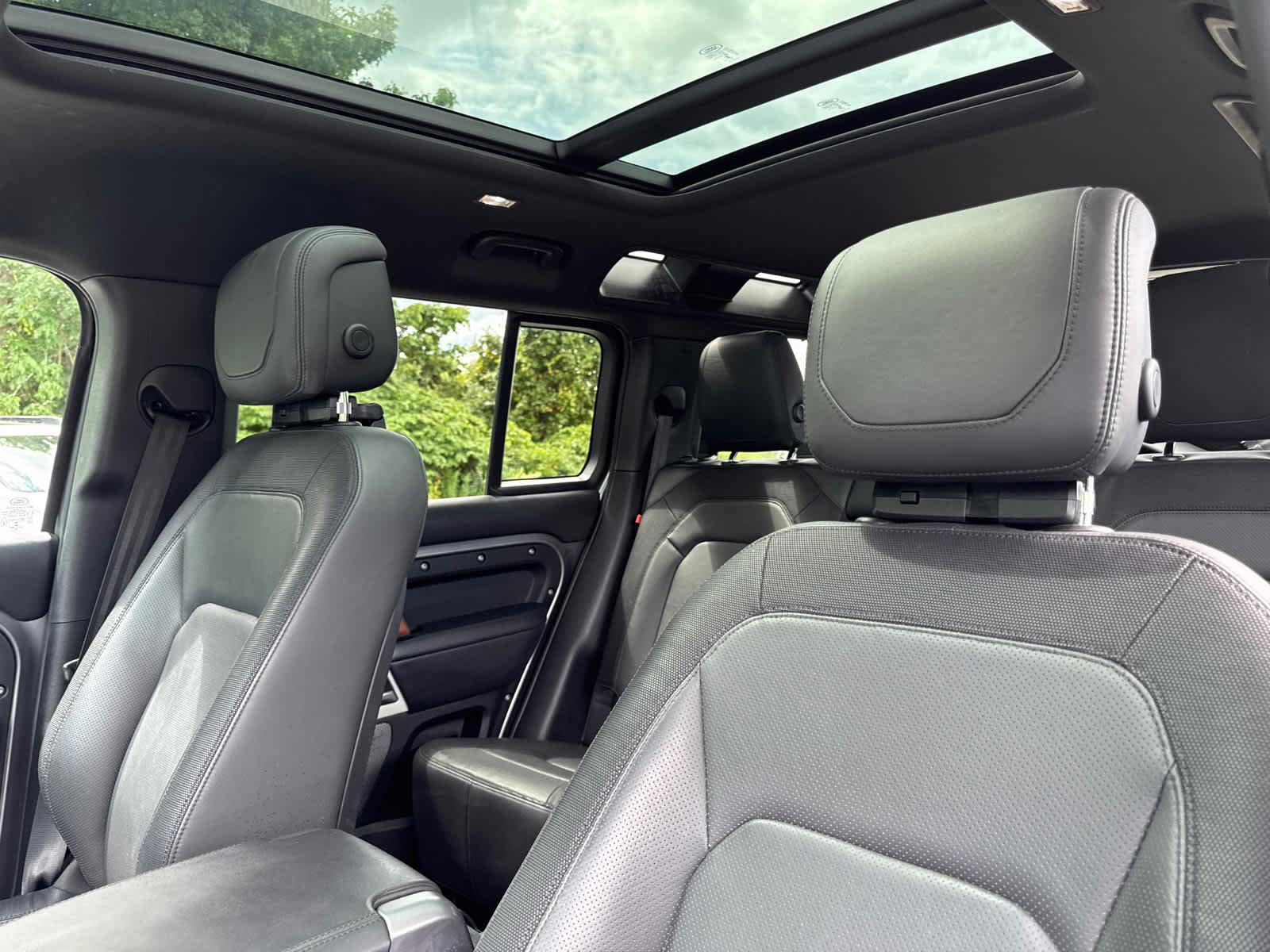 Used 2023 Land Rover Defender 110 X-Dynamic SE image 16
