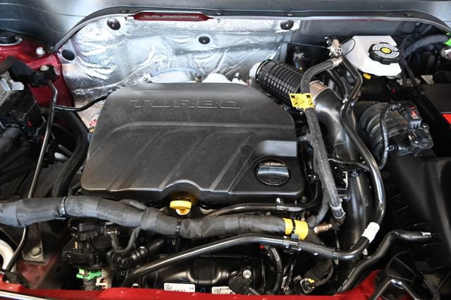 Used 2025 Chevrolet Trax RS w/ Sunroof Package FWD image 29
