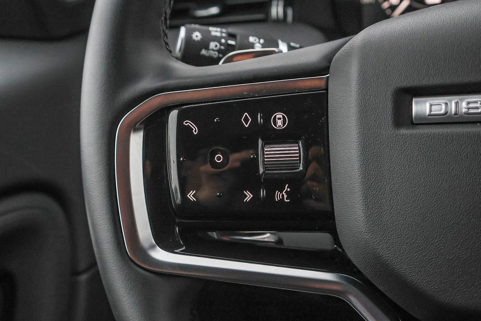 Used 2025 Land Rover Discovery Sport S image 35