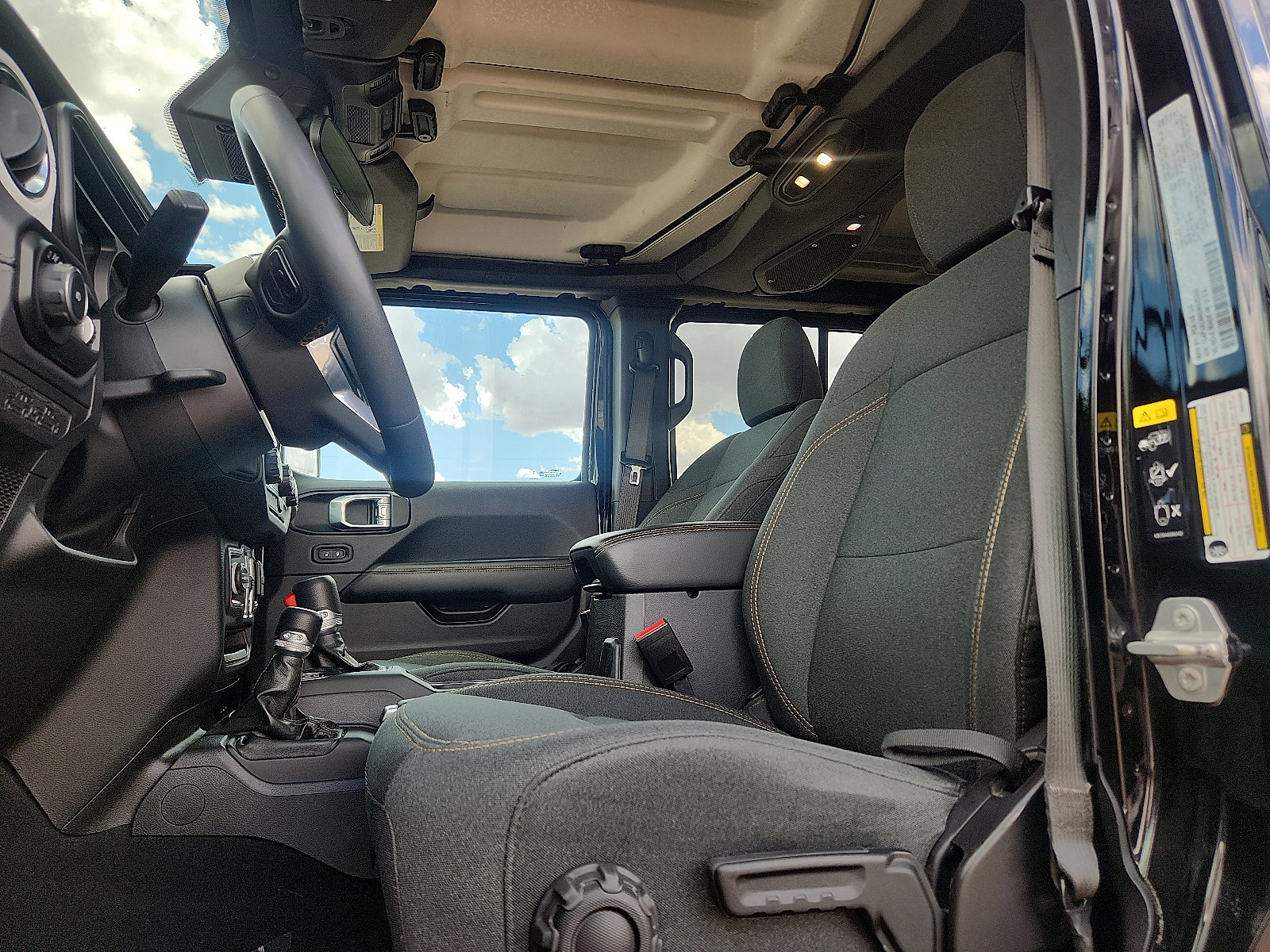 Used 2025 Jeep Wrangler Unlimited Sahara AWD/4WD image 12