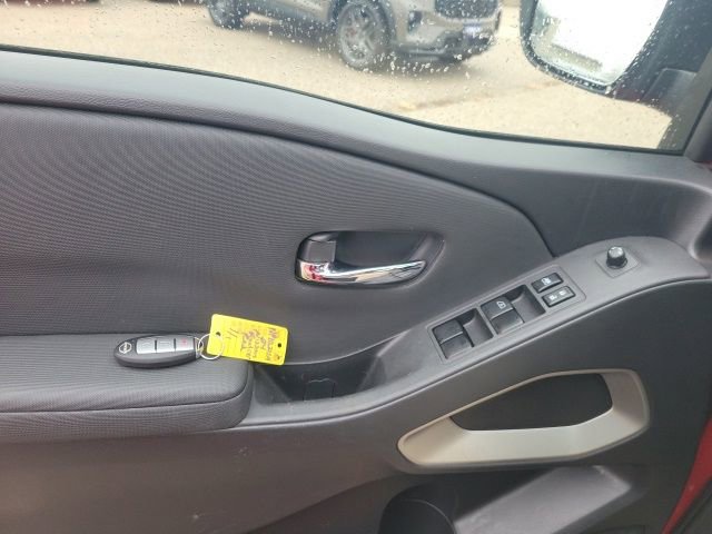 Used 2024 Nissan Frontier SV image 14