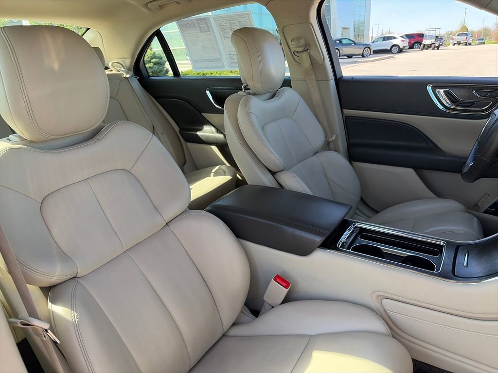 Used 2017 Lincoln Continental Premiere FWD image 13