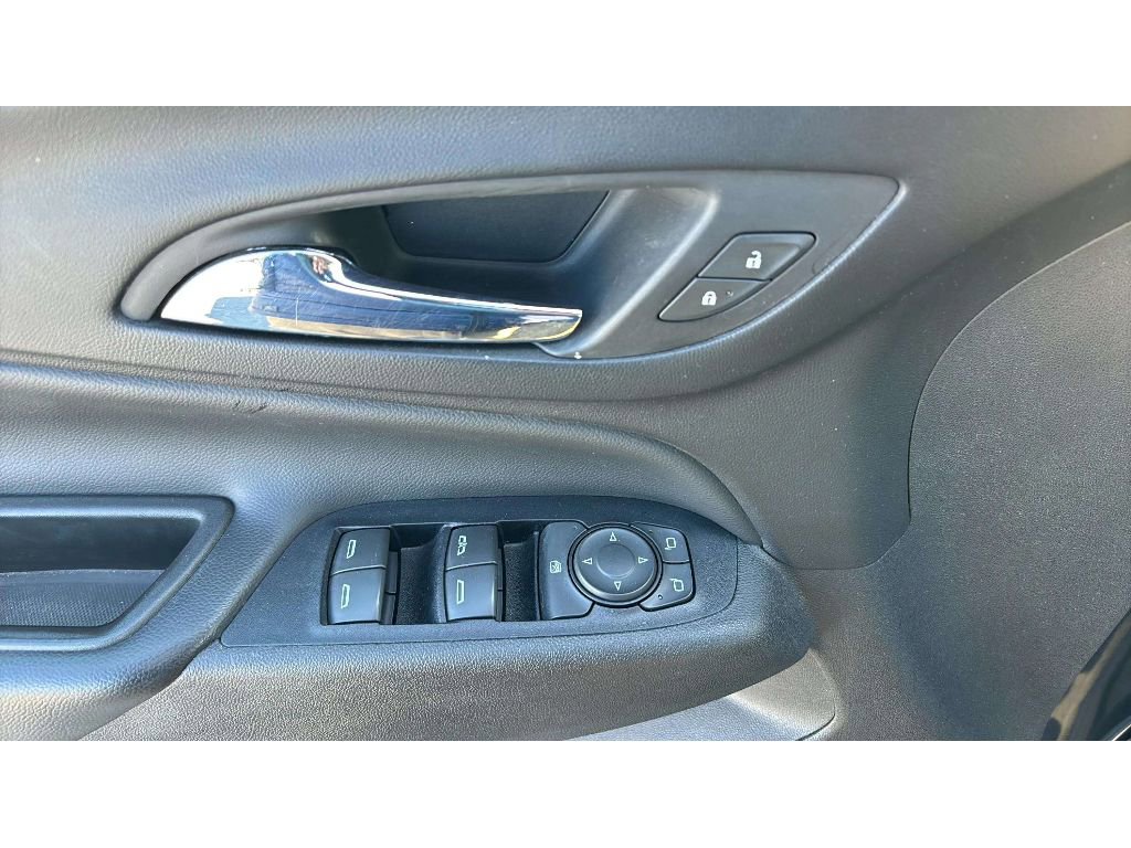 Used 2018 Chevrolet Equinox LT AWD/4WD image 19