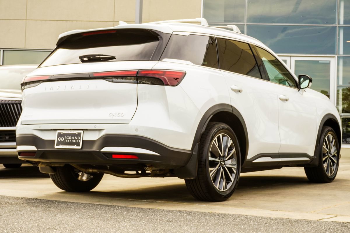 Certified 2026 INFINITI QX60 Luxe w/ Cargo Package FWD image 12