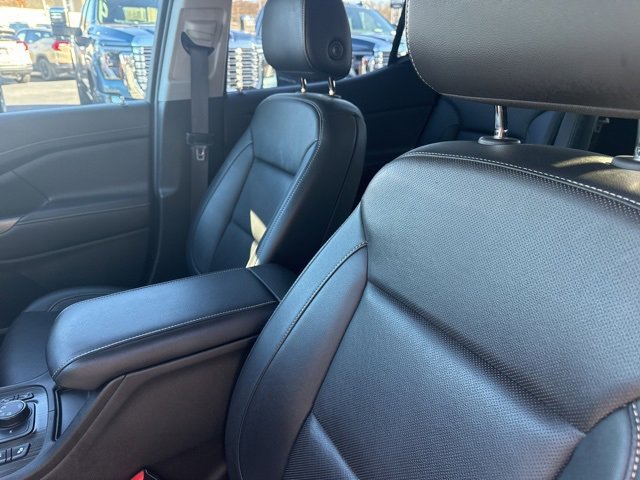 Used 2023 GMC Acadia SLT w/ Elevation Edition image 12