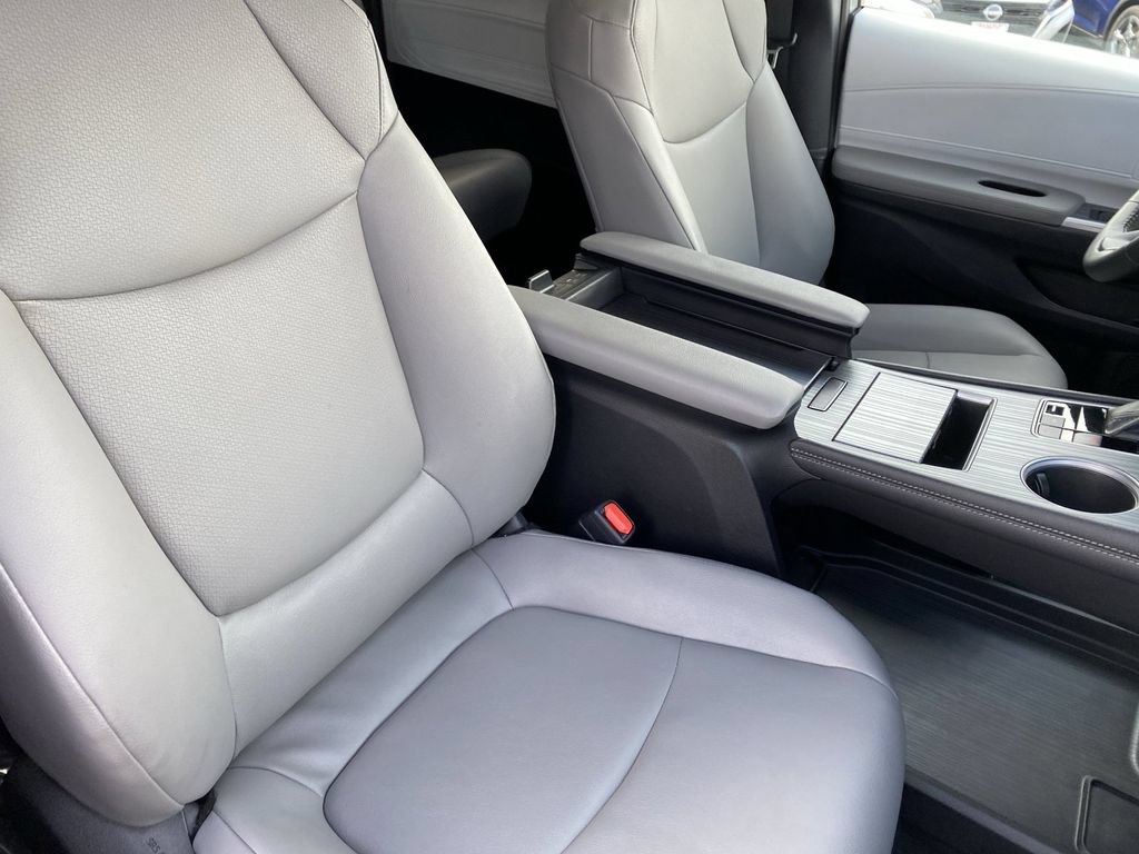 Certified 2026 Toyota Sienna XLE FWD image 16