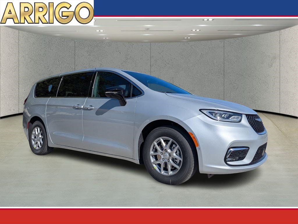 New 2026 Chrysler Pacifica Select