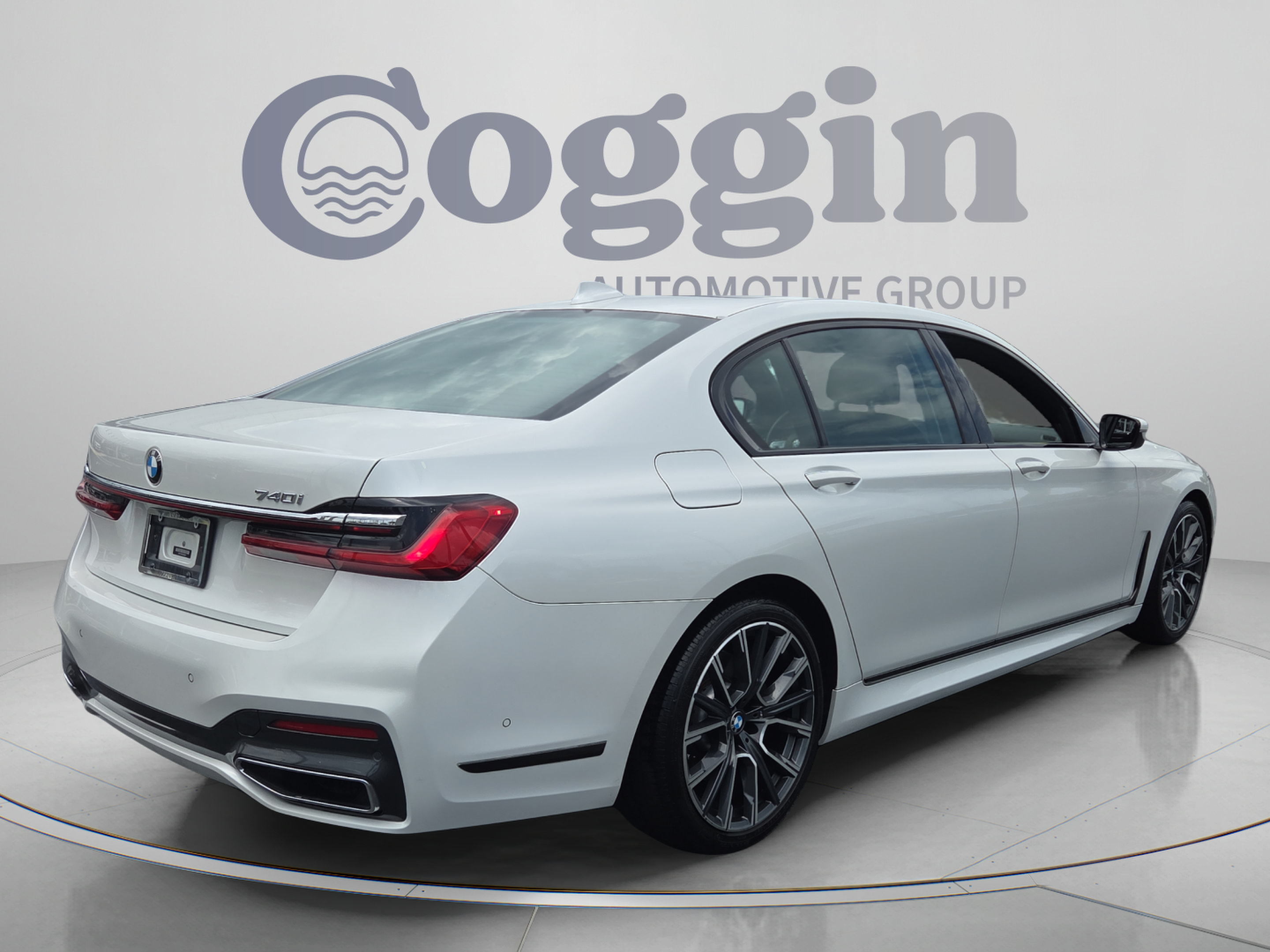 Used 2020 BMW 740i w/ M Sport Package RWD image 5