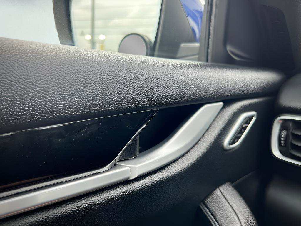 Used 2017 Maserati Levante image 45